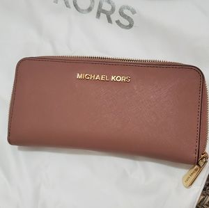 Blush Michael Kors wallet